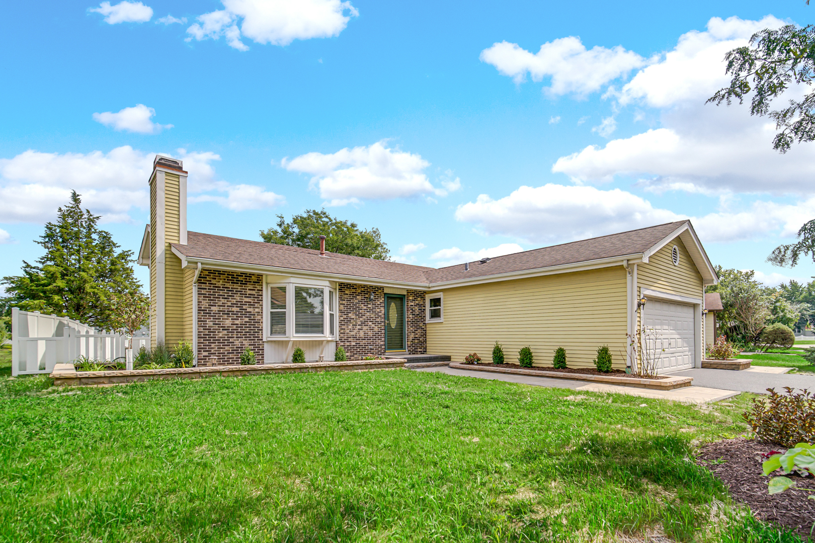 1017 FORDHAM Way, Westmont, IL 60559