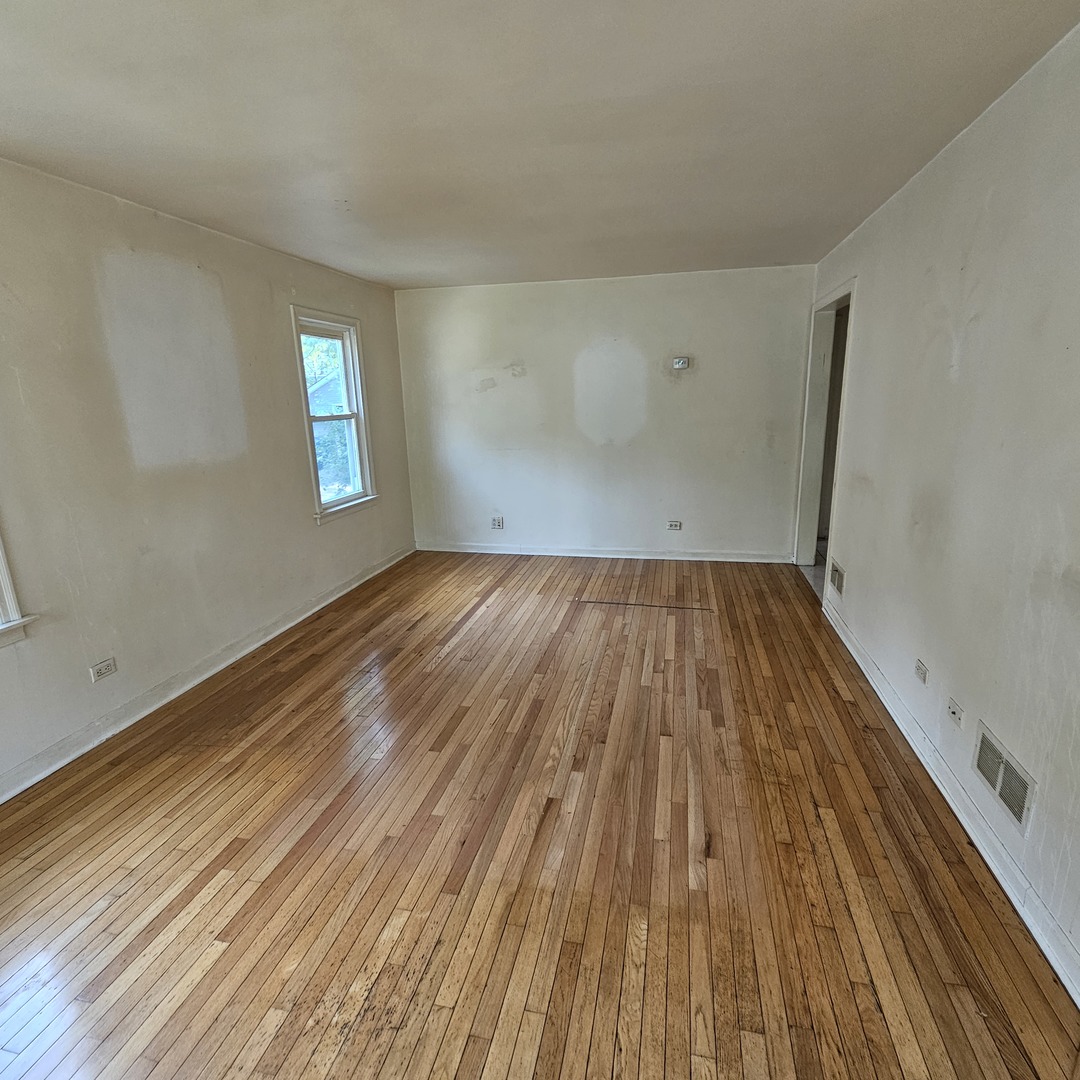 237 Pine Street, Villa Park, IL 60181