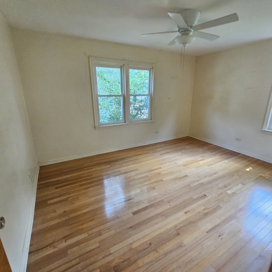 237 Pine Street, Villa Park, IL 60181