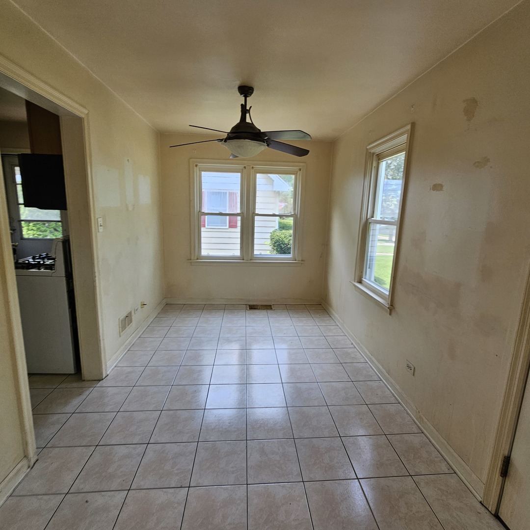 237 Pine Street, Villa Park, IL 60181