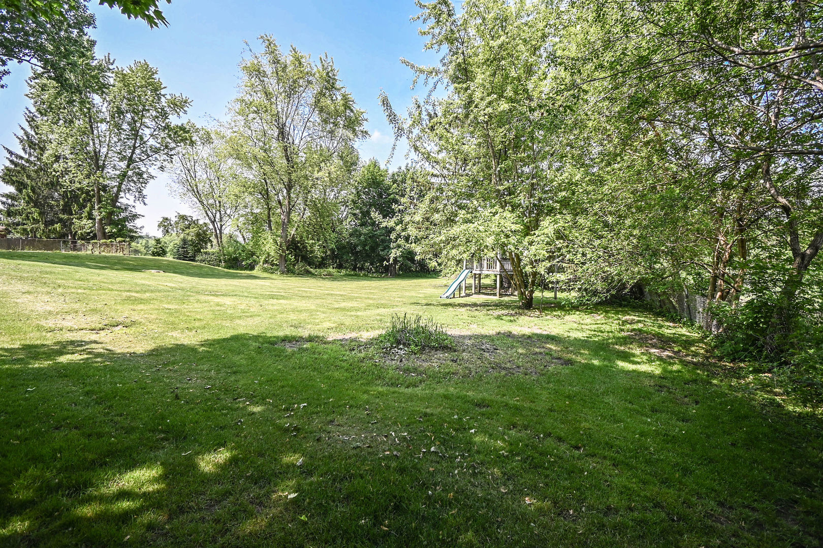 2350 N Lewis Avenue, Waukegan, IL 60087
