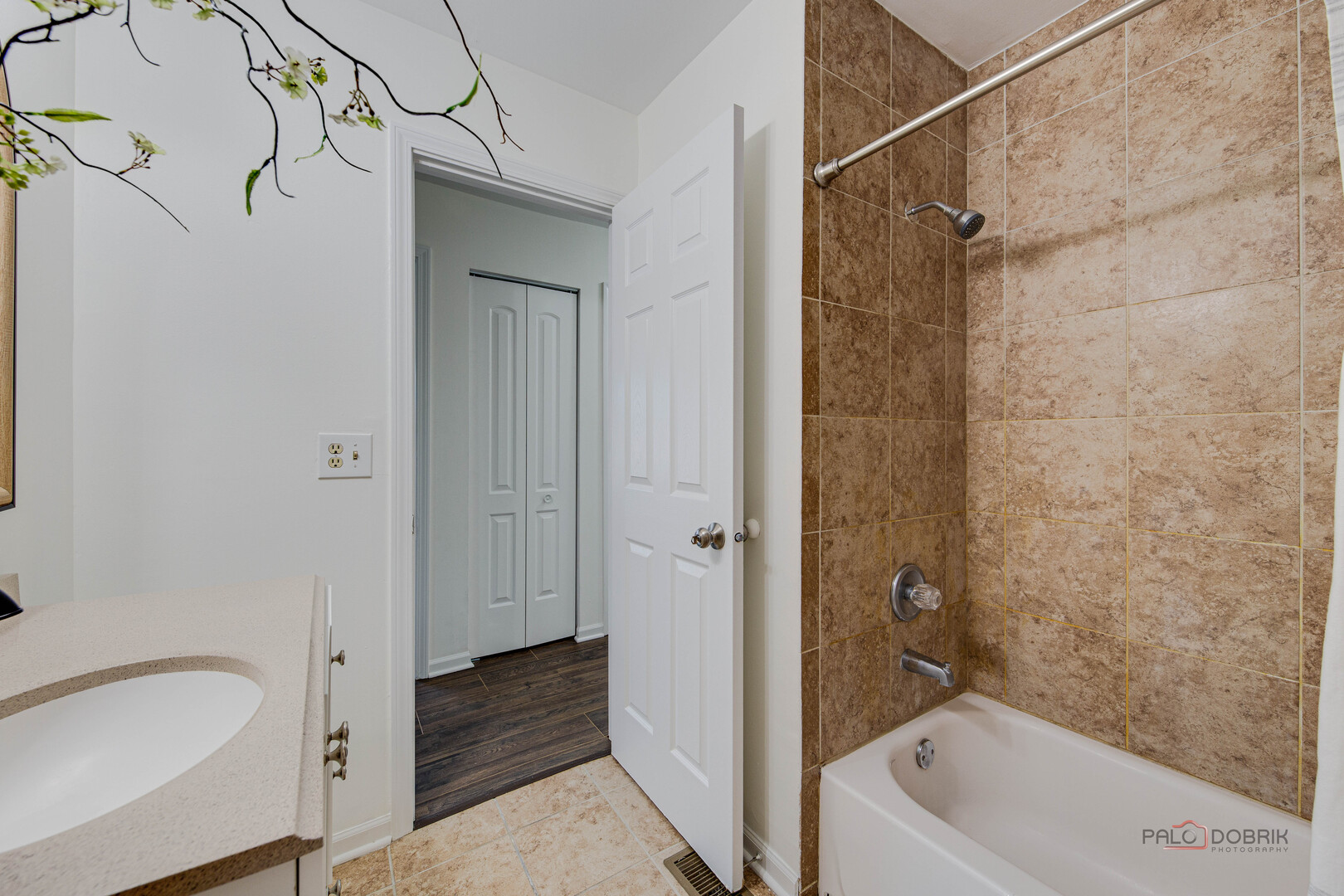 231 Sunset Court #231, Vernon Hills, IL 60061