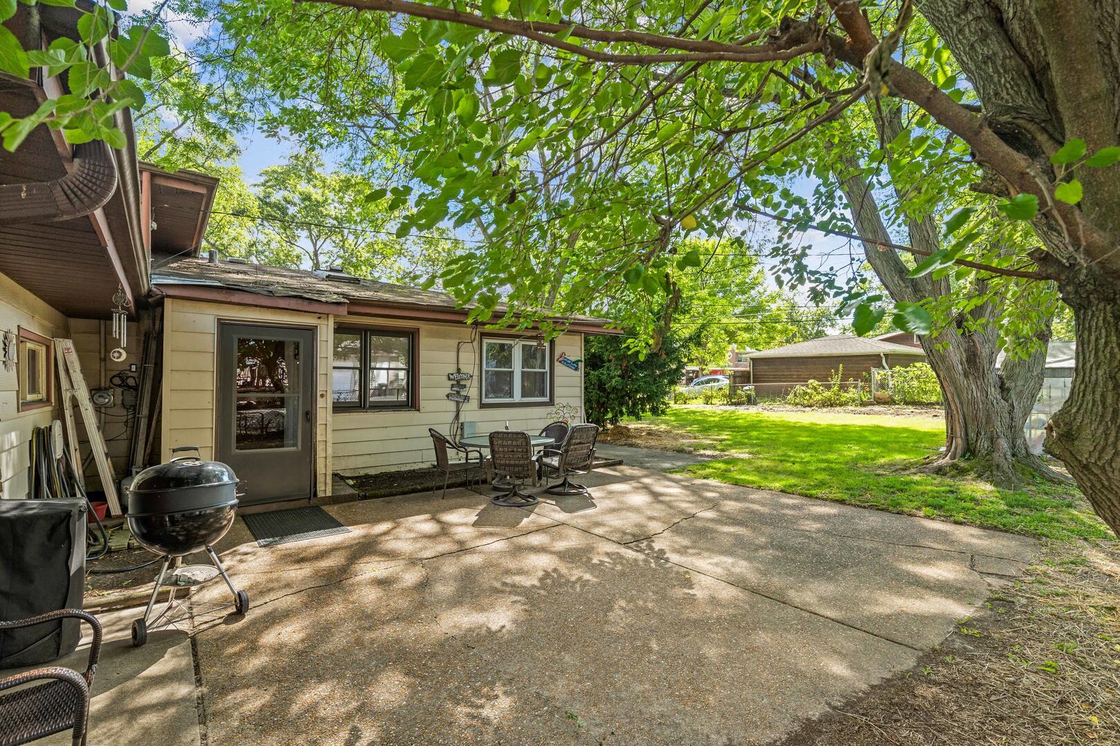 608 N Eastman Drive, Mount Prospect, IL 60056