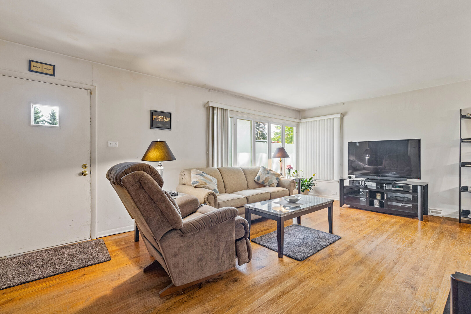608 N Eastman Drive, Mount Prospect, IL 60056