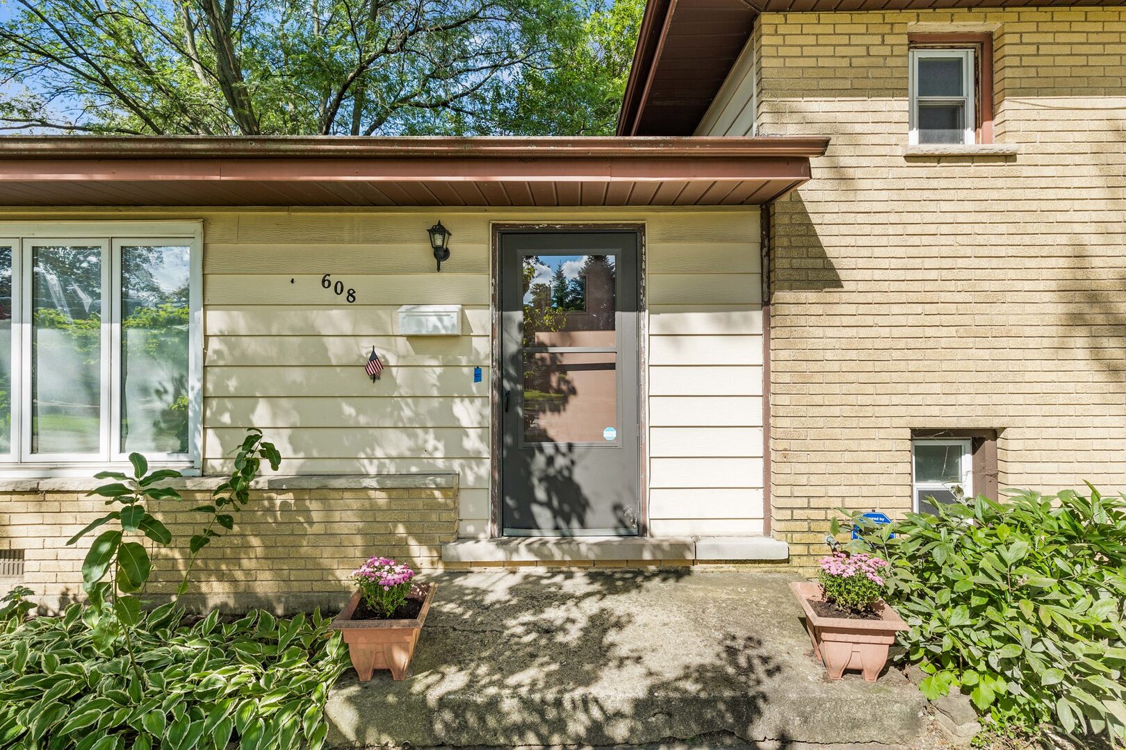 608 N Eastman Drive, Mount Prospect, IL 60056