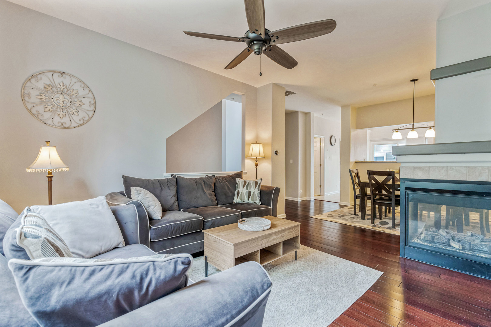 760 Hanbury Drive, Des Plaines, IL 60016