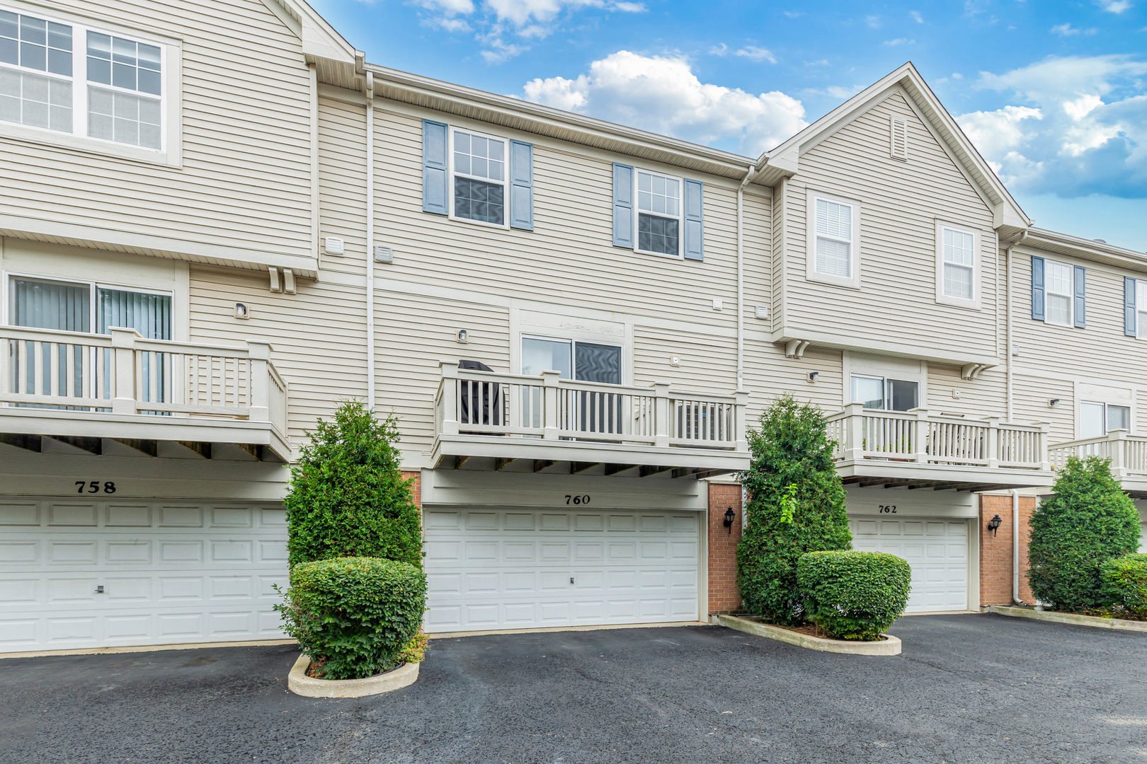 760 Hanbury Drive, Des Plaines, IL 60016