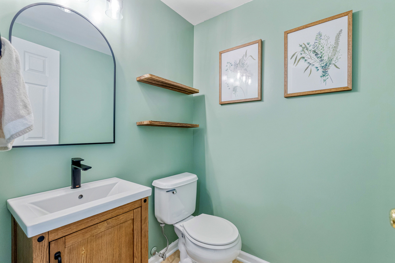 760 Hanbury Drive, Des Plaines, IL 60016