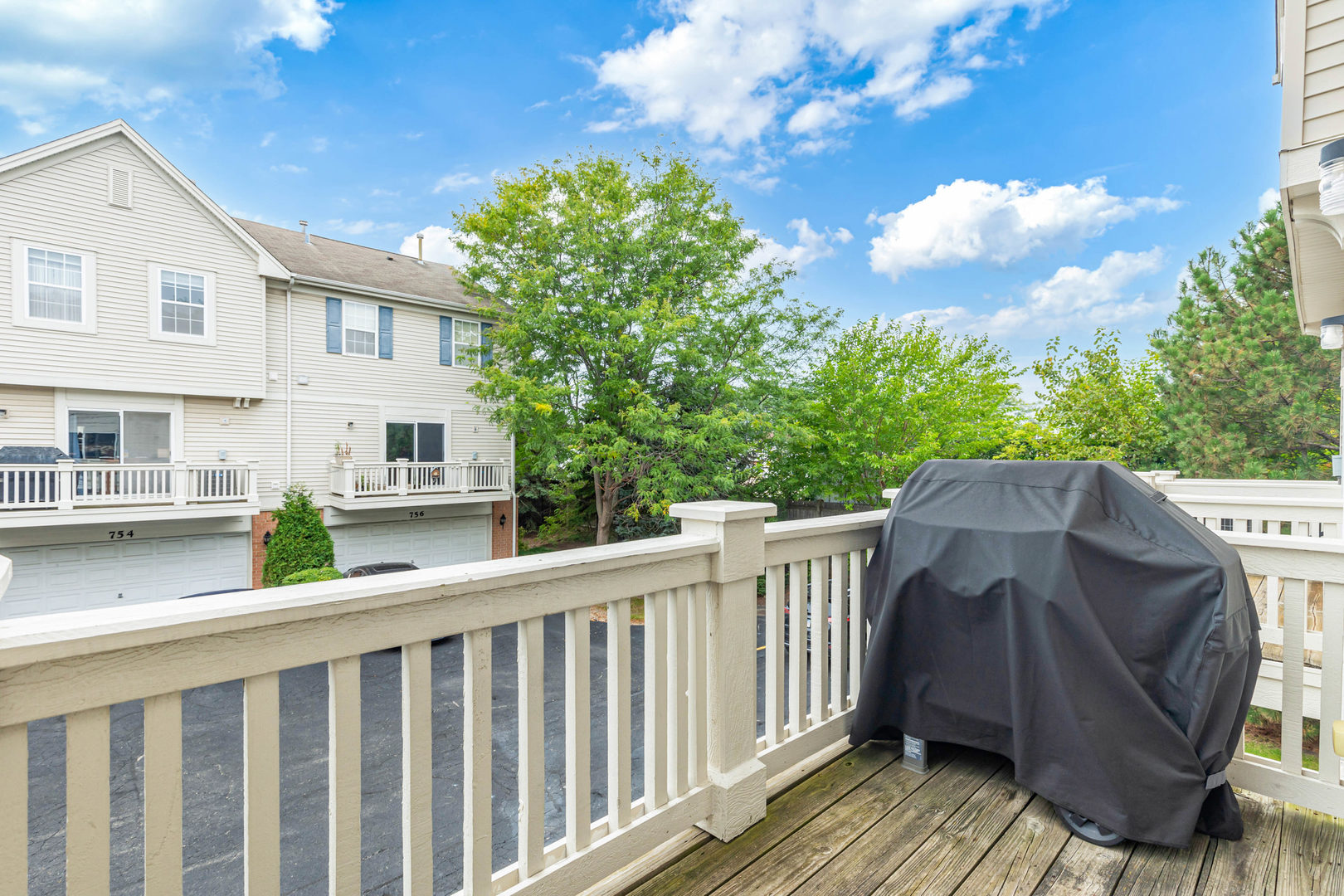 760 Hanbury Drive, Des Plaines, IL 60016