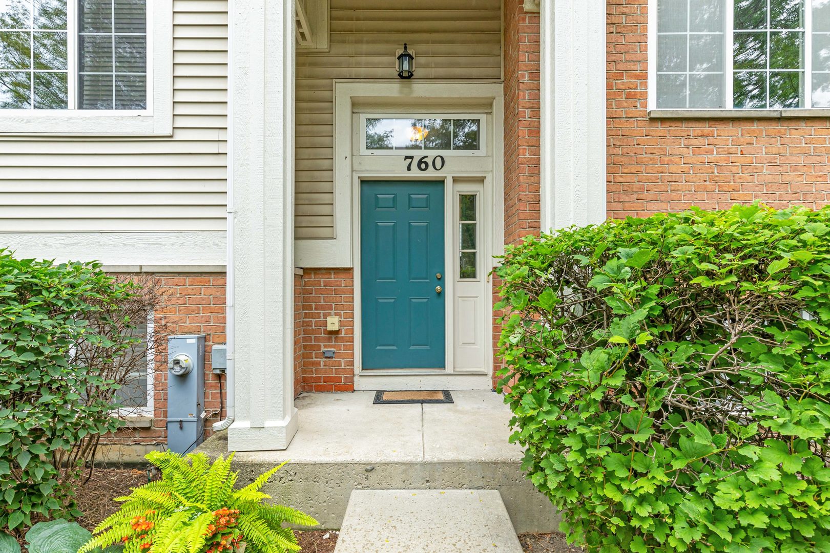 760 Hanbury Drive, Des Plaines, IL 60016