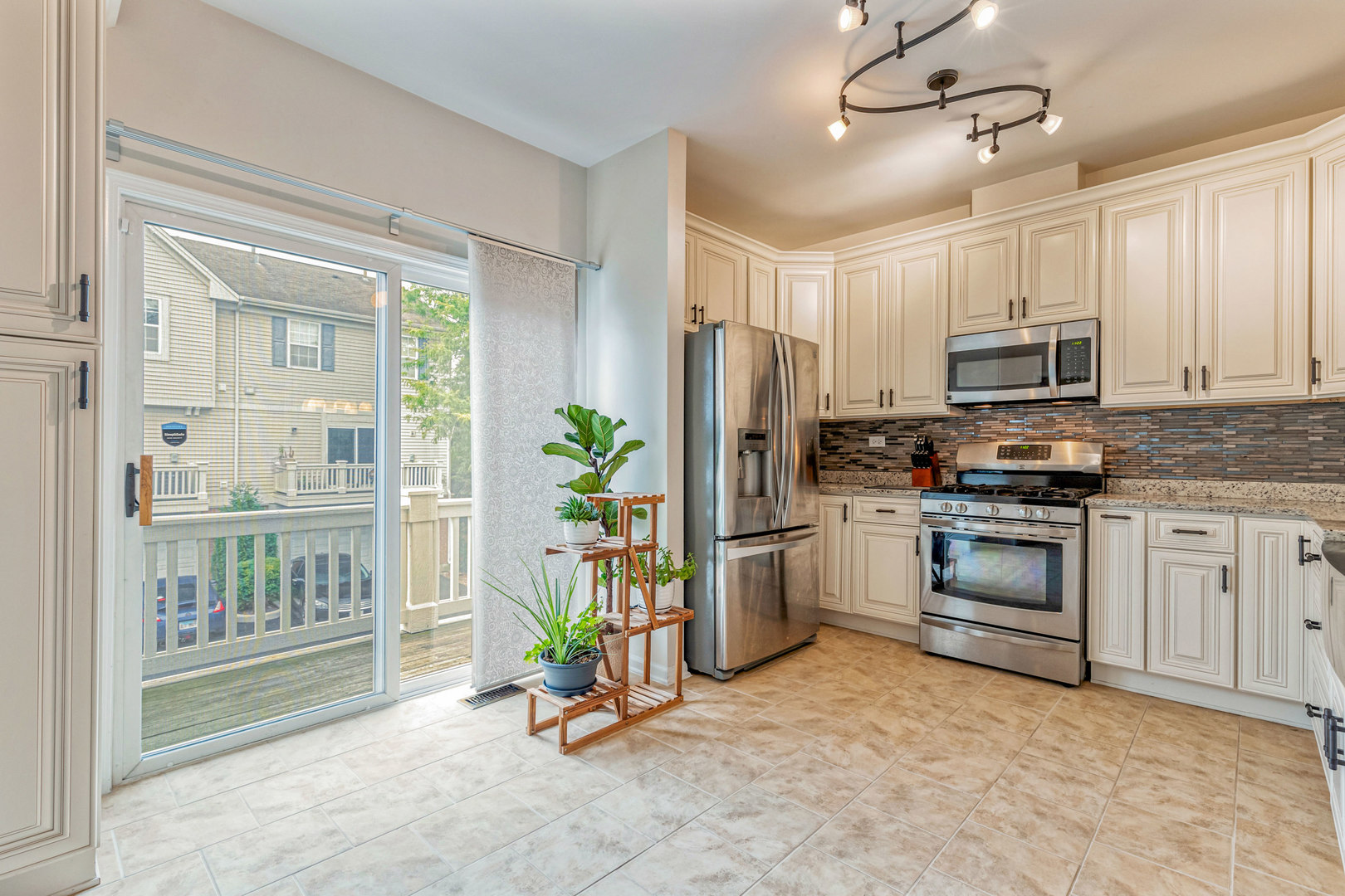 760 Hanbury Drive, Des Plaines, IL 60016