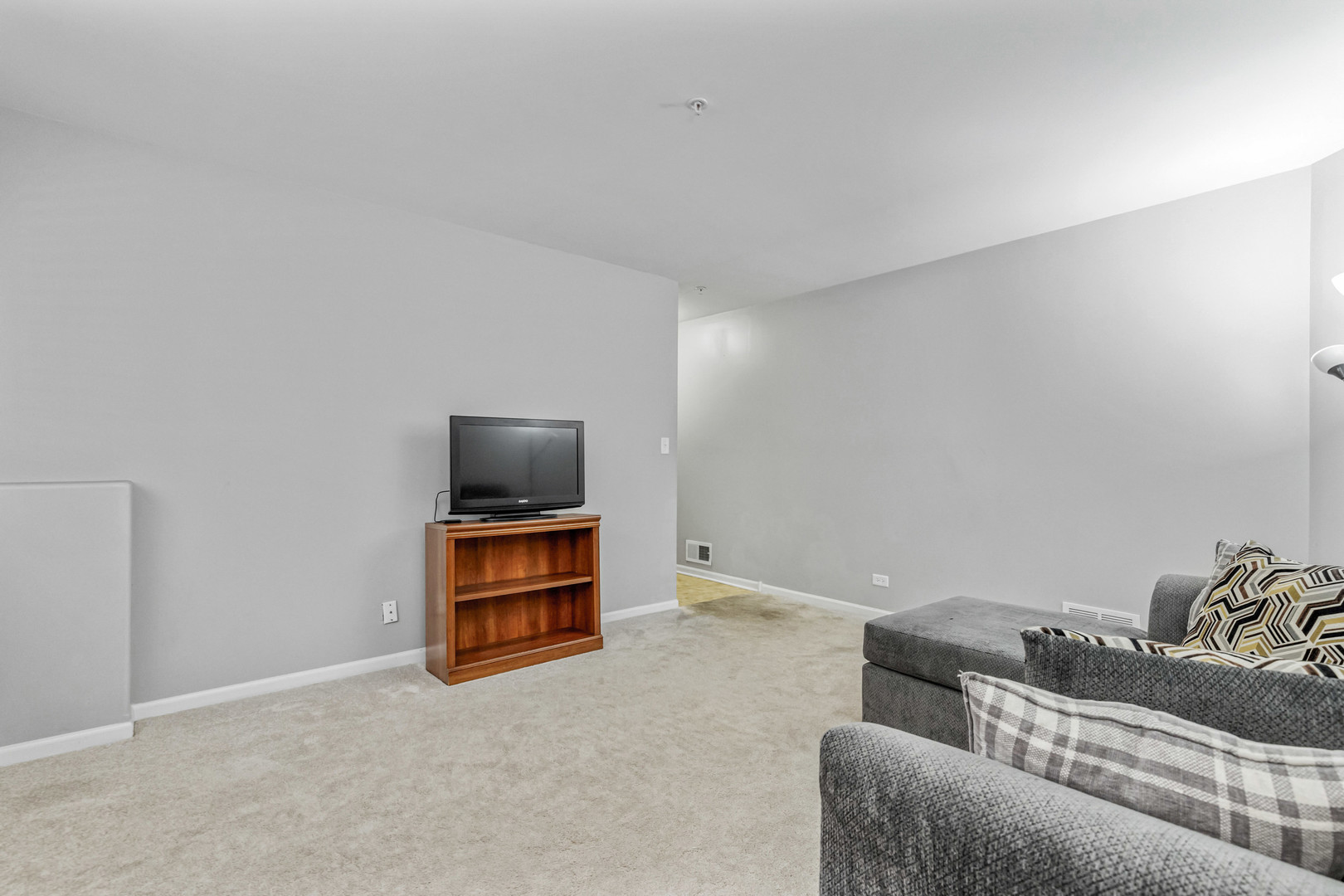 760 Hanbury Drive, Des Plaines, IL 60016