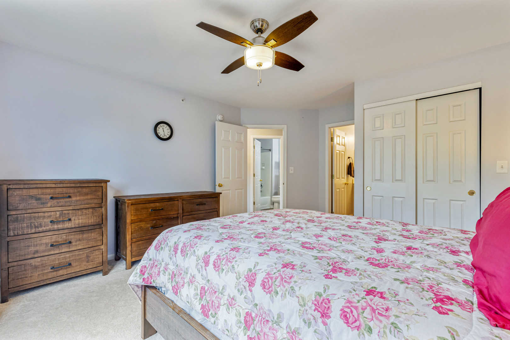 760 Hanbury Drive, Des Plaines, IL 60016