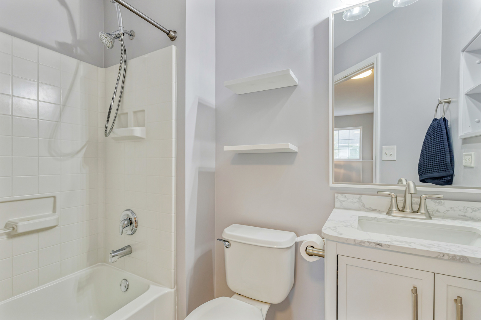 760 Hanbury Drive, Des Plaines, IL 60016