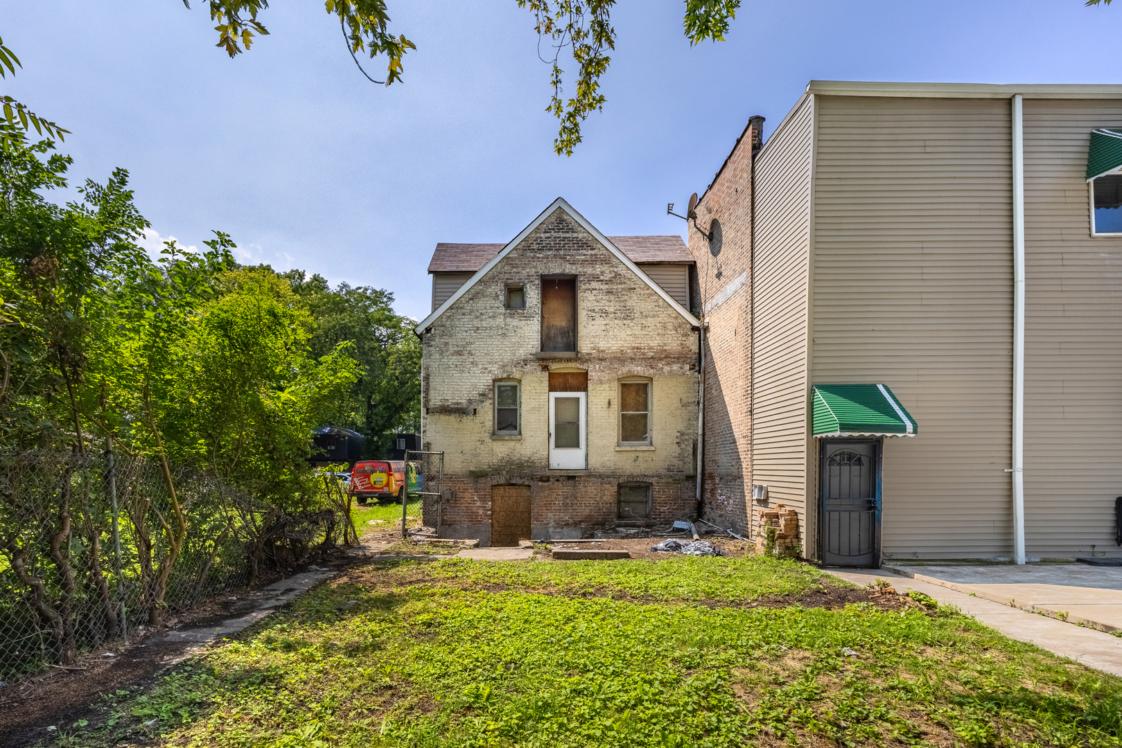 5811 S Bishop Street, Chicago, IL 60636
