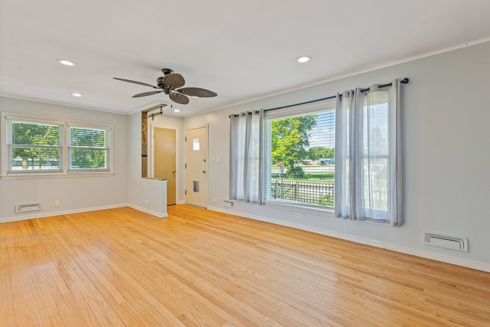 1265 S Wolf Road, Des Plaines, IL 60018