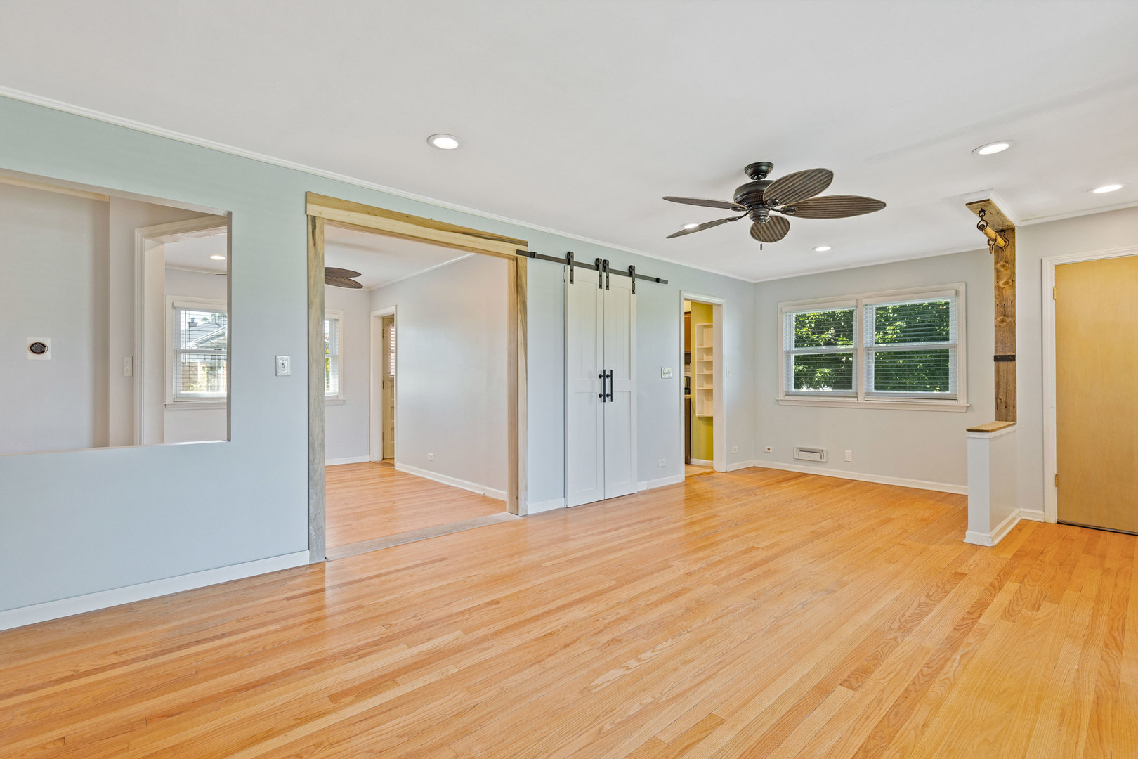 1265 S Wolf Road, Des Plaines, IL 60018