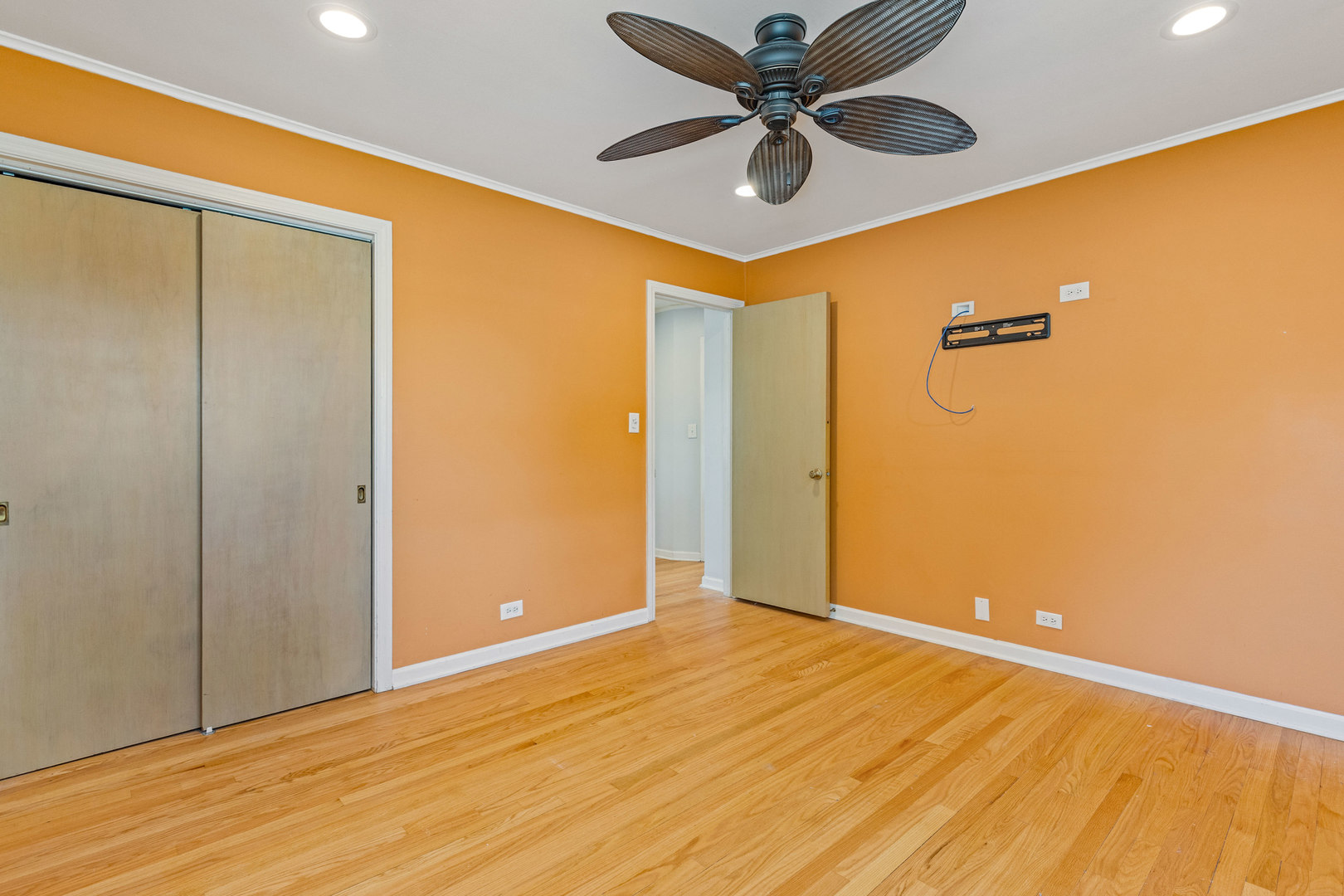 1265 S Wolf Road, Des Plaines, IL 60018