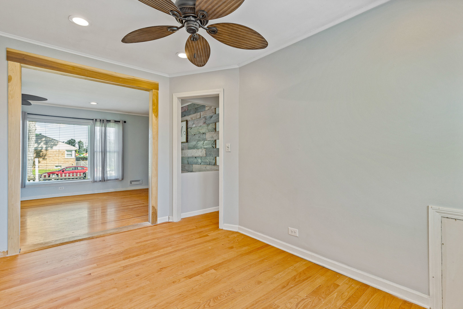 1265 S Wolf Road, Des Plaines, IL 60018