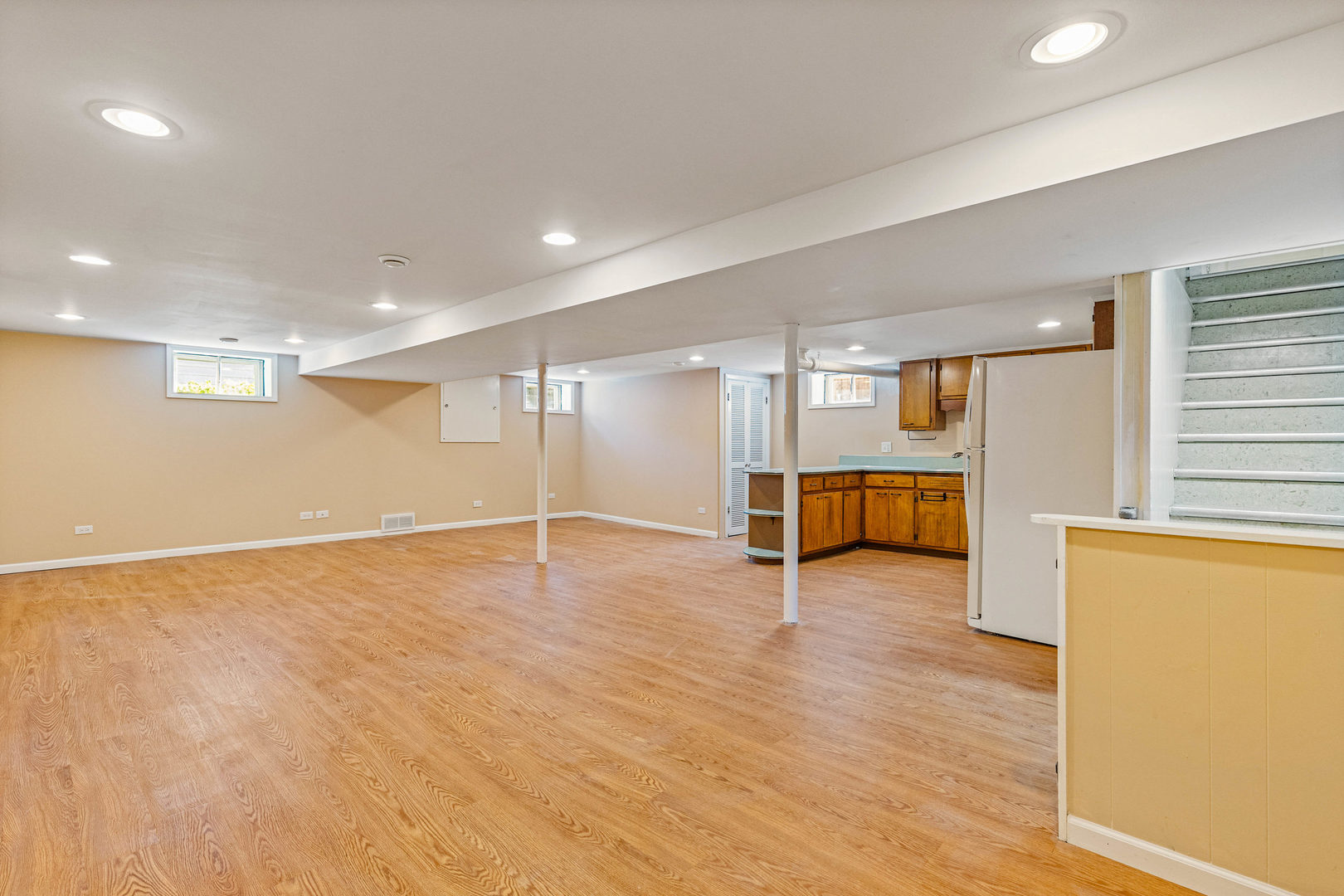 1265 S Wolf Road, Des Plaines, IL 60018
