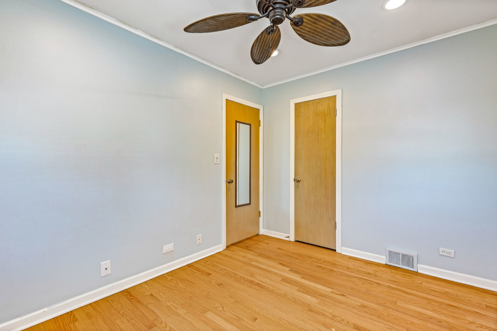 1265 S Wolf Road, Des Plaines, IL 60018