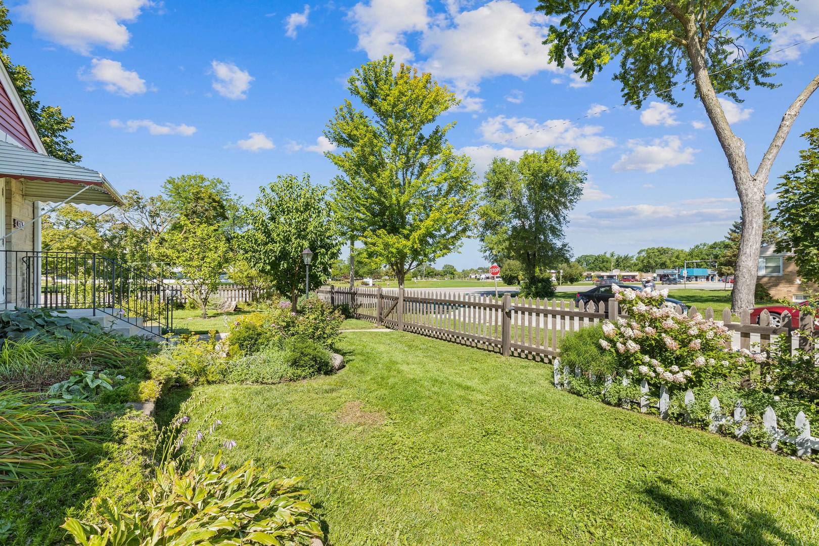 1265 S Wolf Road, Des Plaines, IL 60018