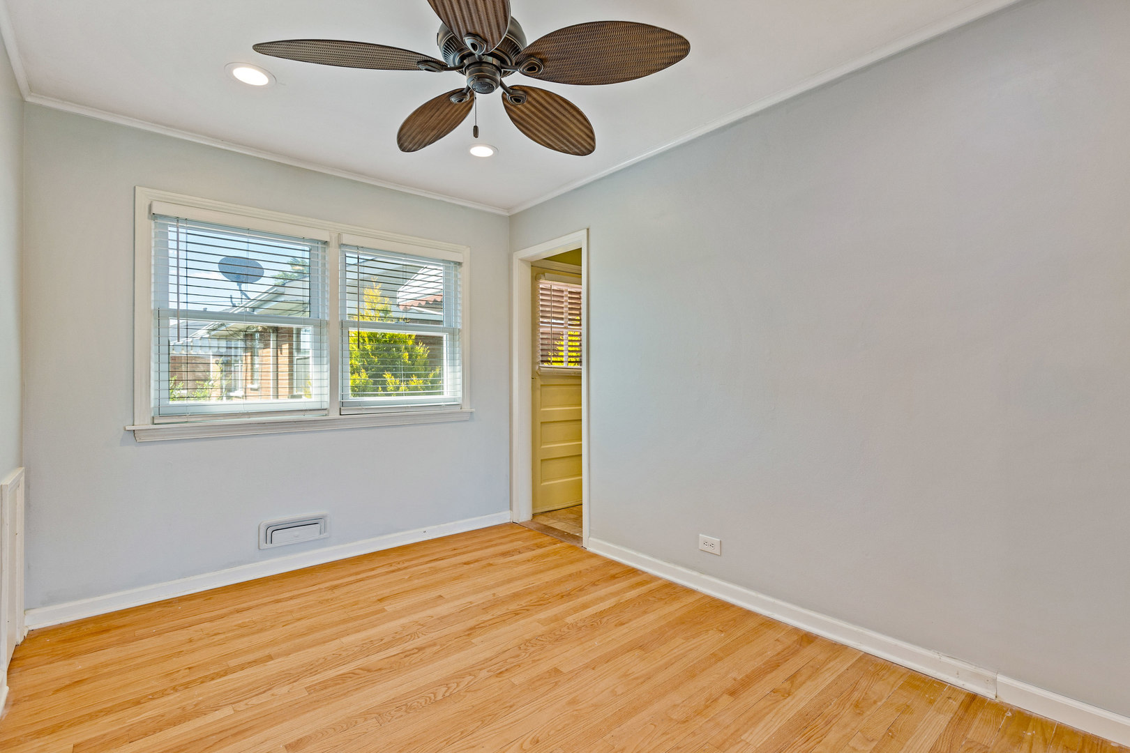 1265 S Wolf Road, Des Plaines, IL 60018