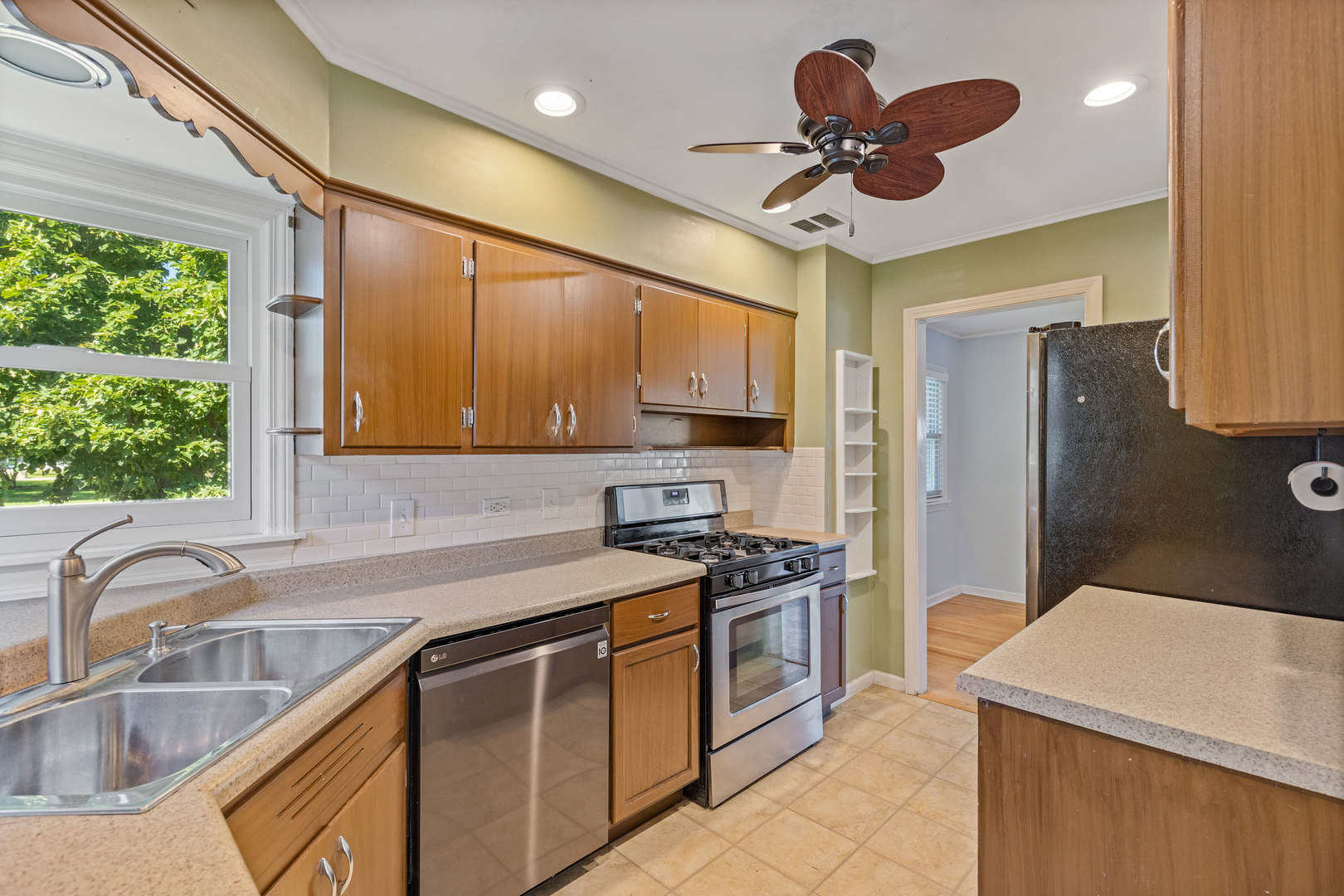 1265 S Wolf Road, Des Plaines, IL 60018