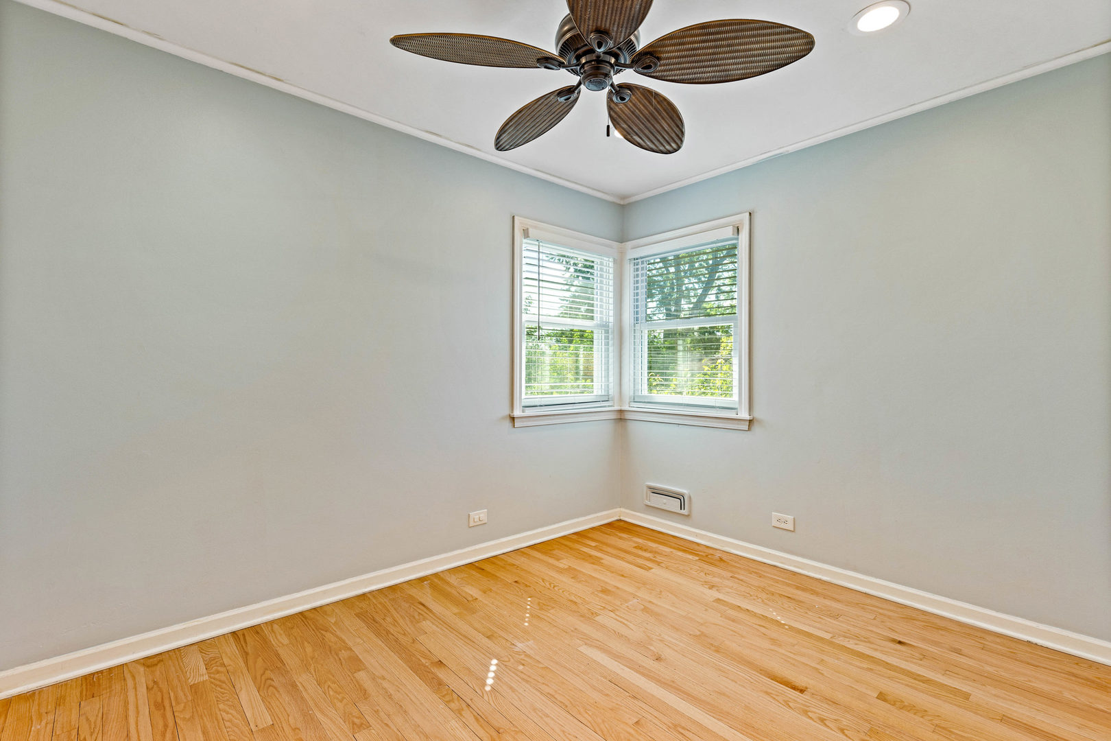 1265 S Wolf Road, Des Plaines, IL 60018