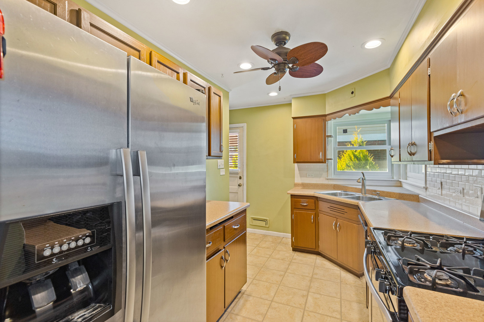 1265 S Wolf Road, Des Plaines, IL 60018