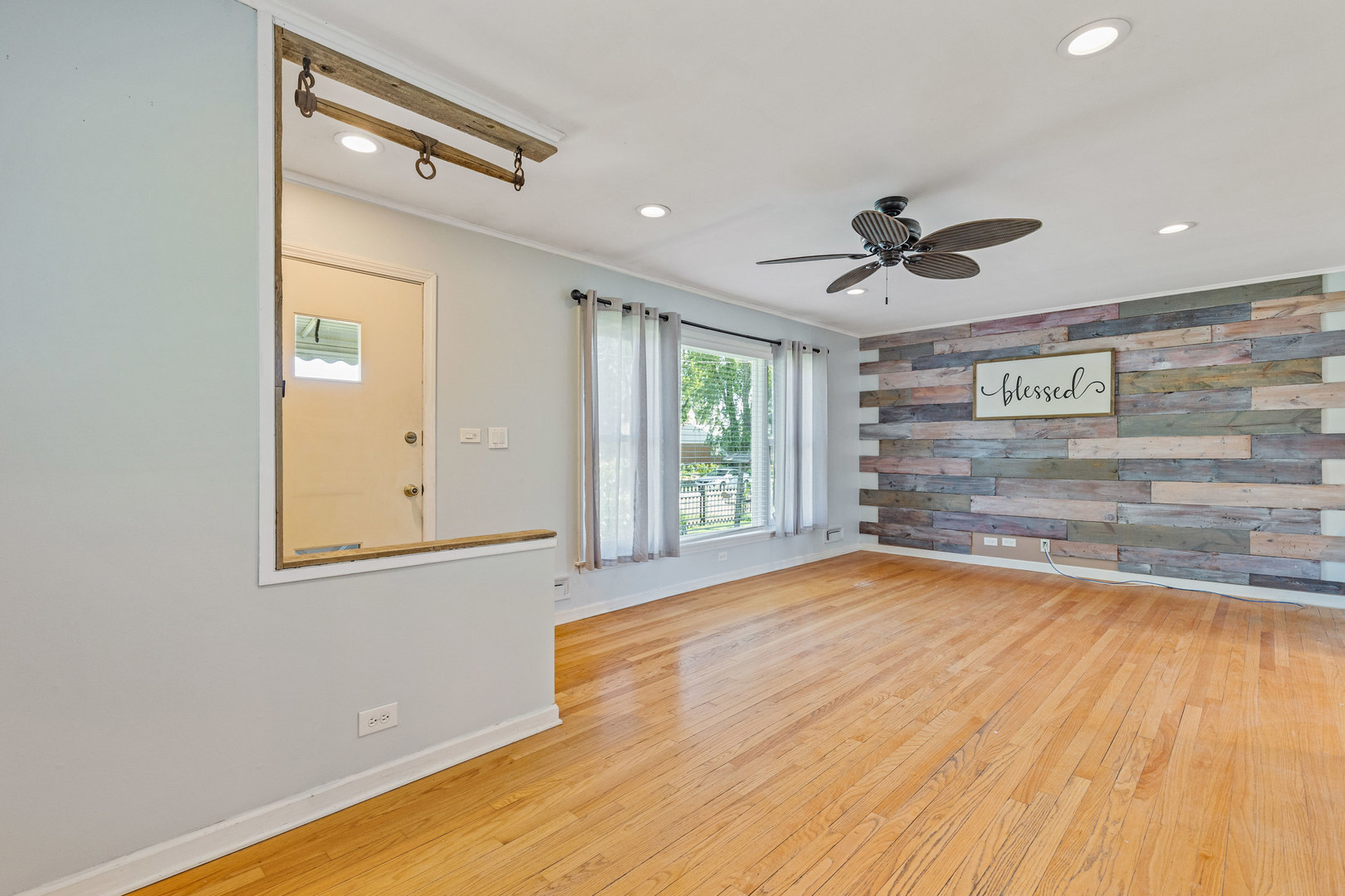 1265 S Wolf Road, Des Plaines, IL 60018