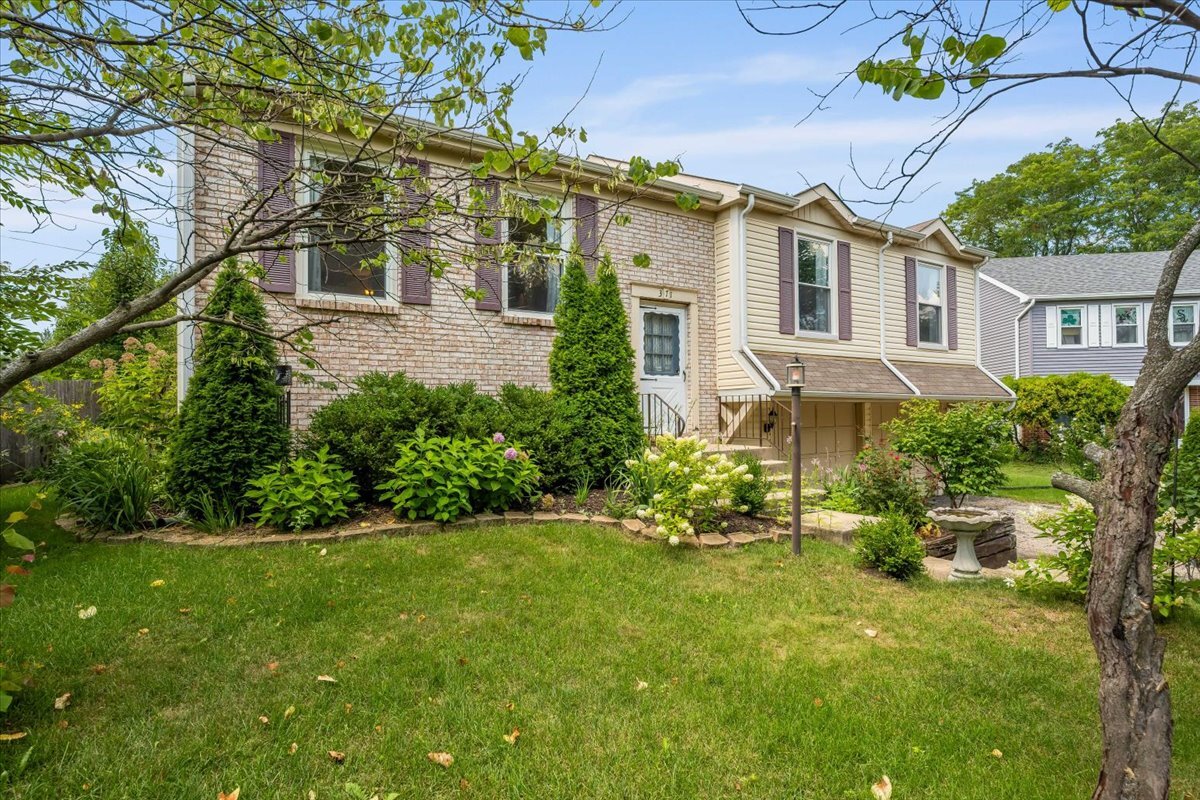371 Larchmont Court, Naperville, IL 60565