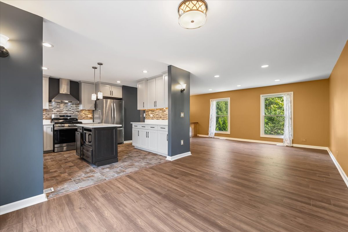 371 Larchmont Court, Naperville, IL 60565