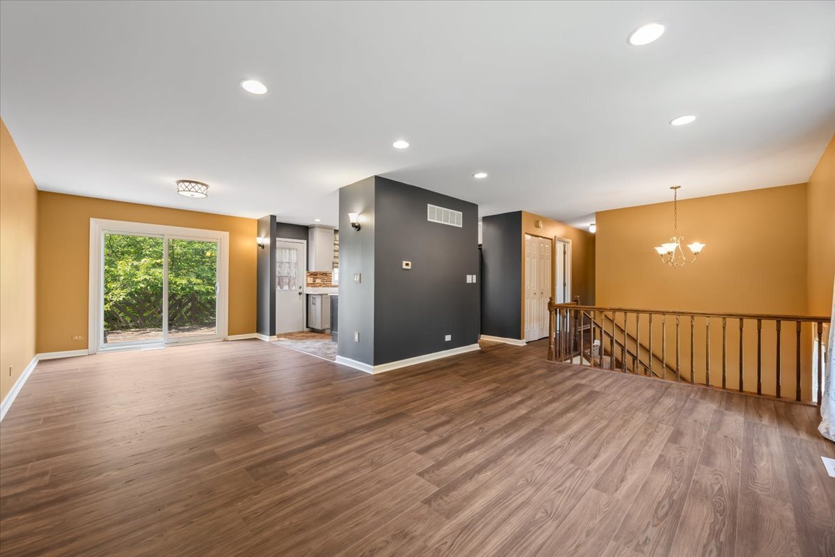 371 Larchmont Court, Naperville, IL 60565