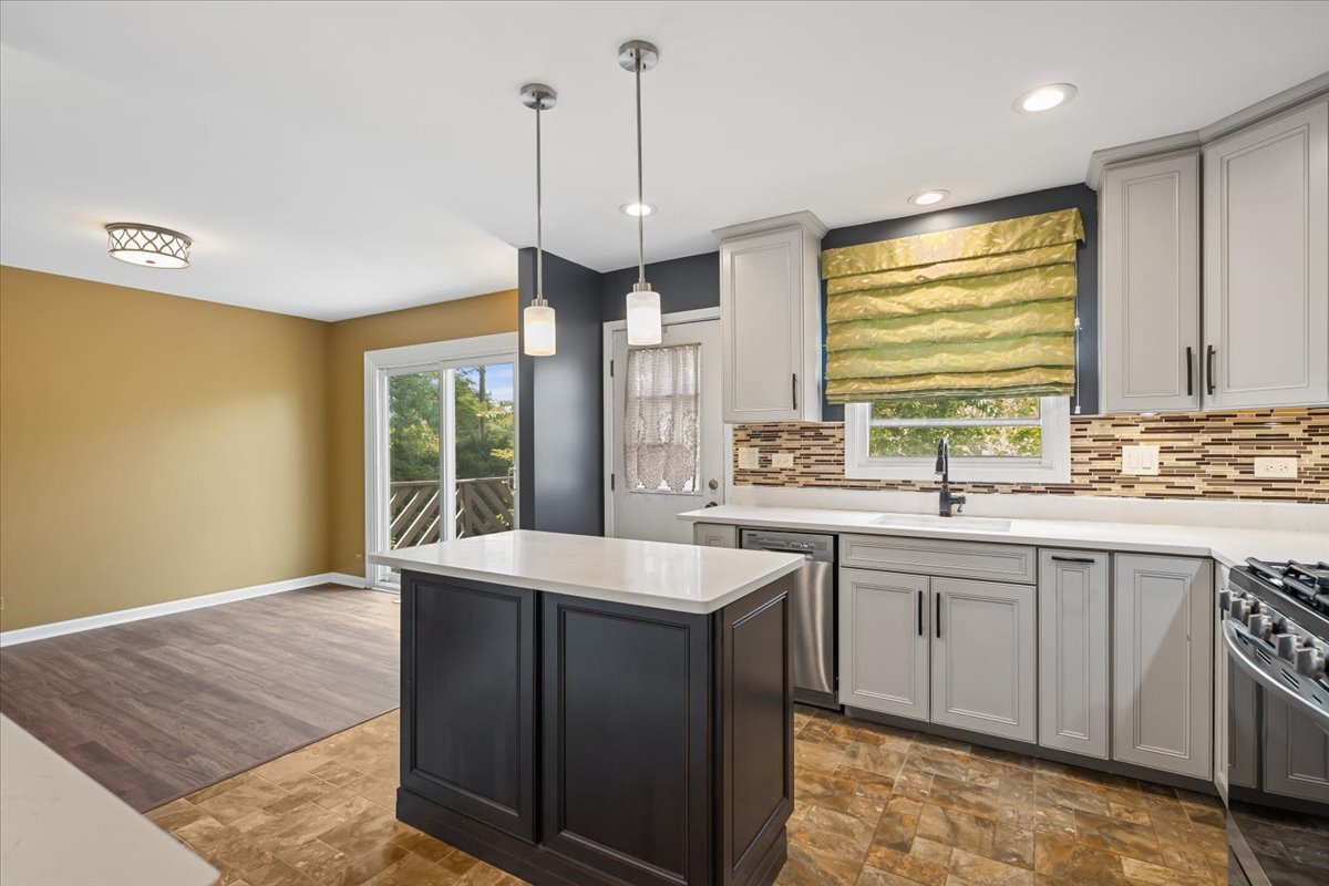 371 Larchmont Court, Naperville, IL 60565