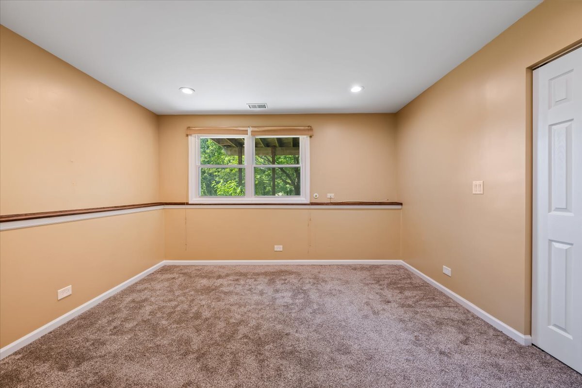 371 Larchmont Court, Naperville, IL 60565