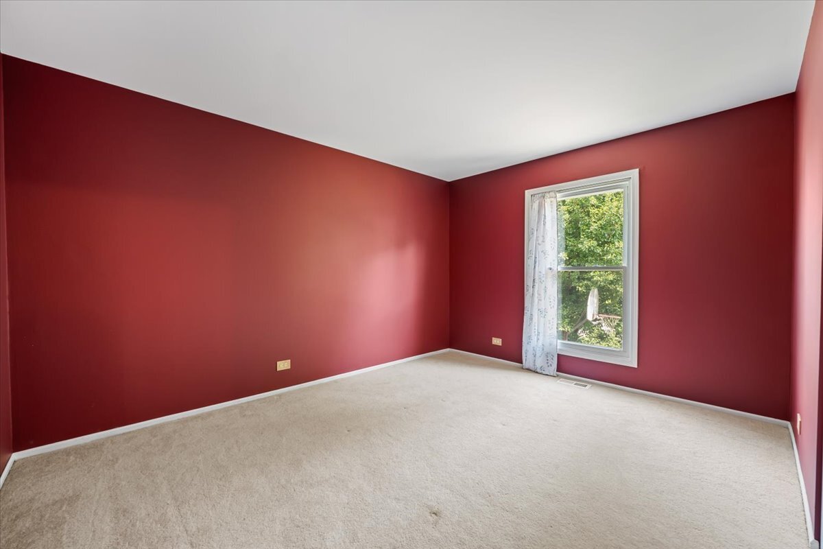 371 Larchmont Court, Naperville, IL 60565
