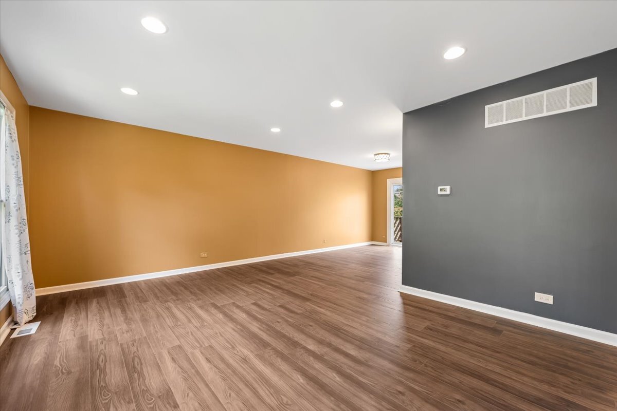 371 Larchmont Court, Naperville, IL 60565