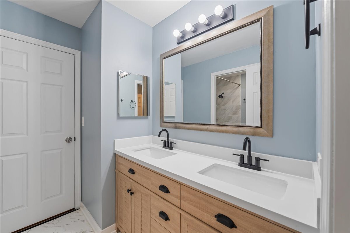 371 Larchmont Court, Naperville, IL 60565