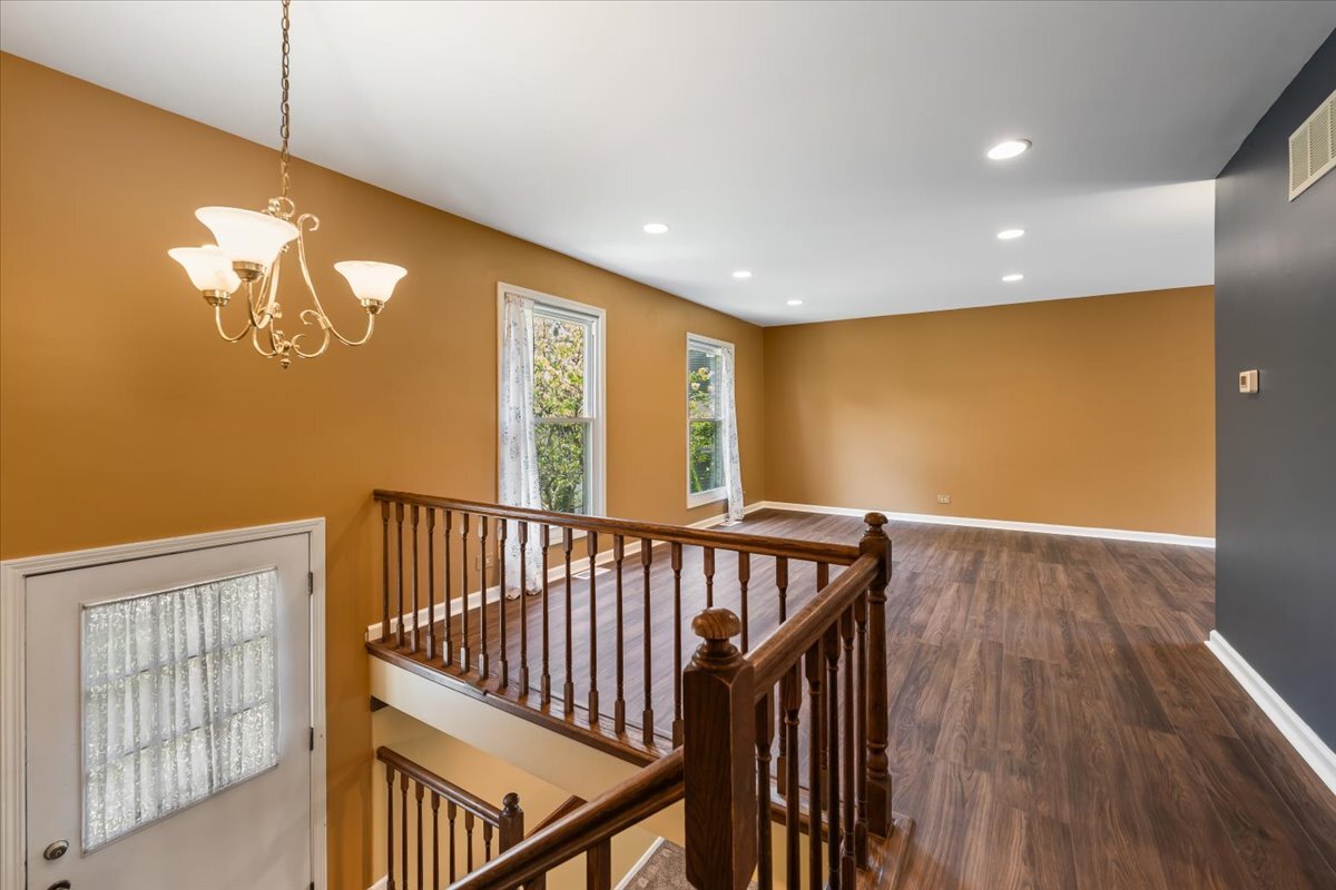 371 Larchmont Court, Naperville, IL 60565