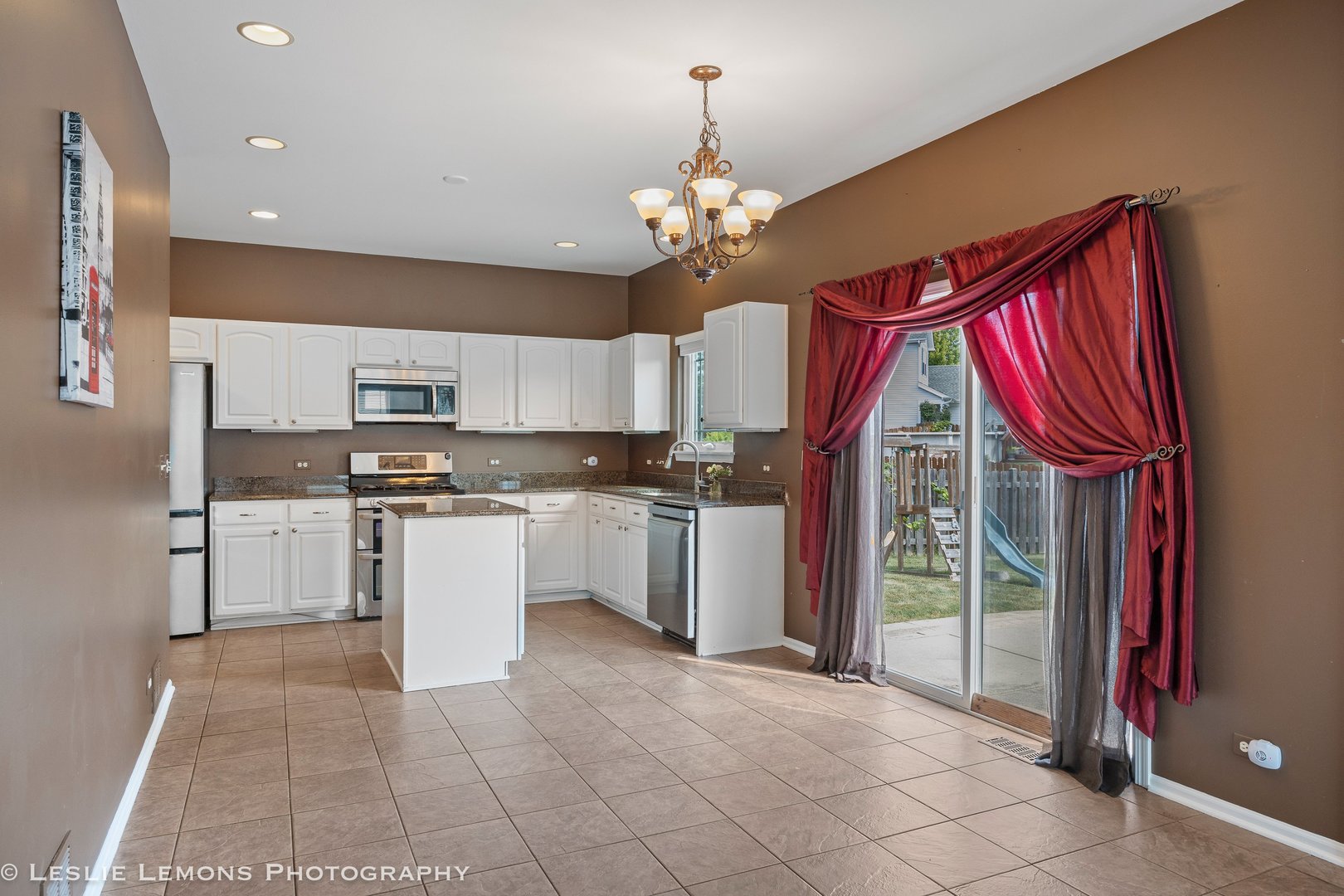 6 Flowerfield Court, Lake In The Hills, IL 60156