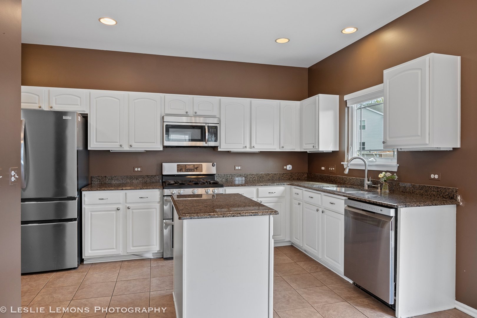 6 Flowerfield Court, Lake In The Hills, IL 60156