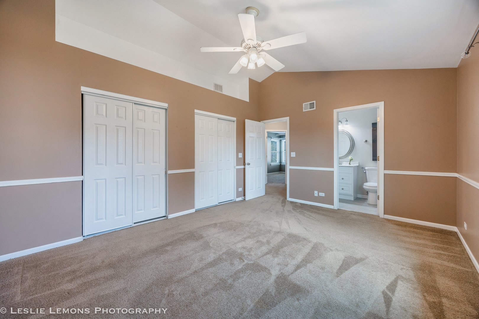 6 Flowerfield Court, Lake In The Hills, IL 60156