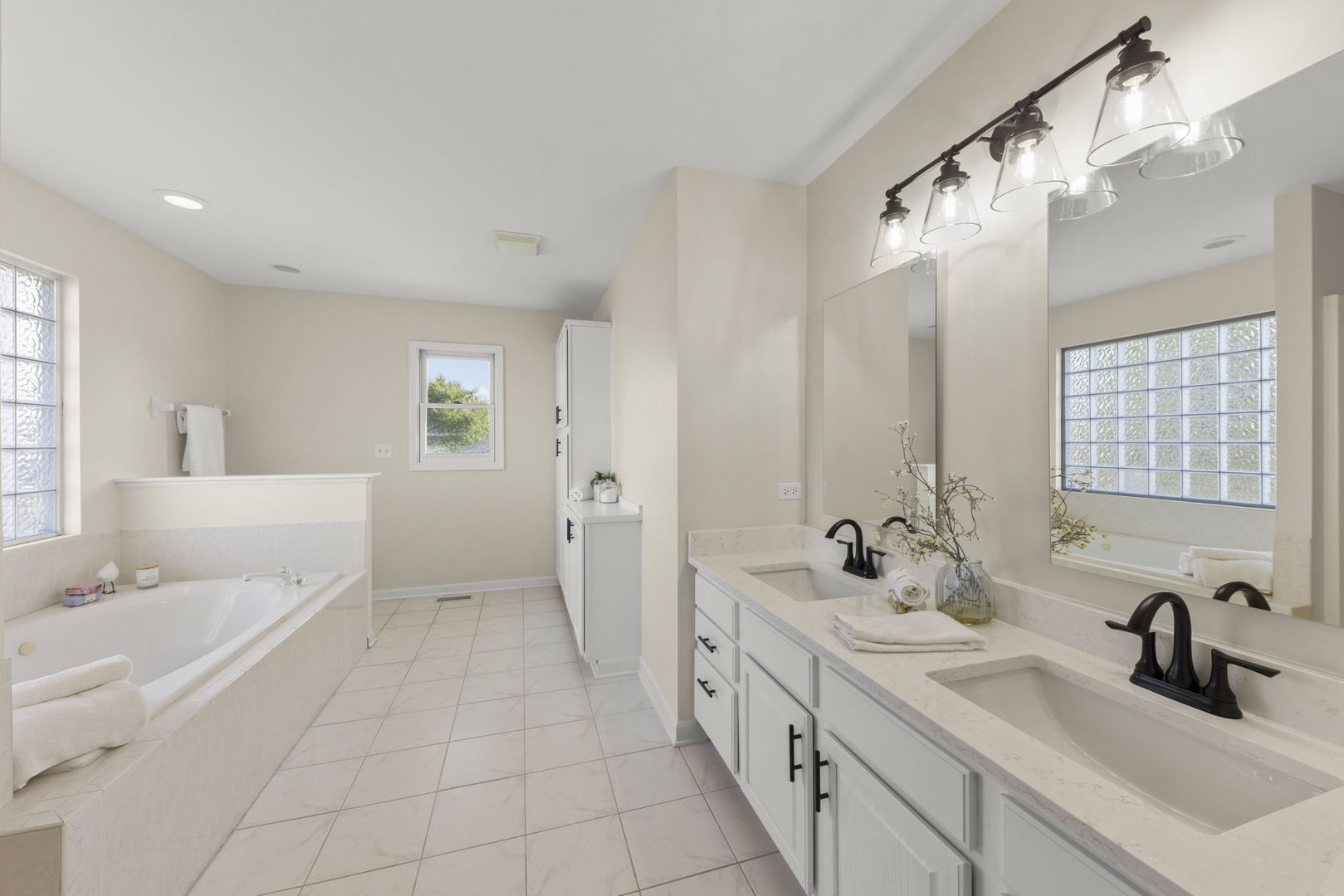 4112 SCHILLINGER Drive, Naperville, IL 60564