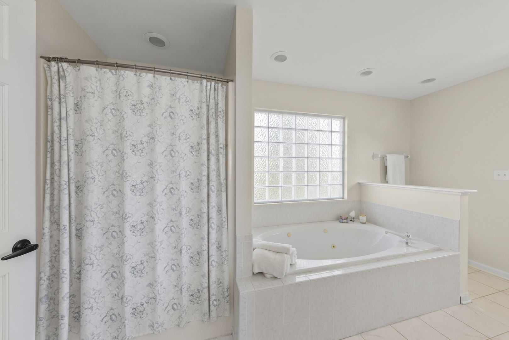 4112 SCHILLINGER Drive, Naperville, IL 60564