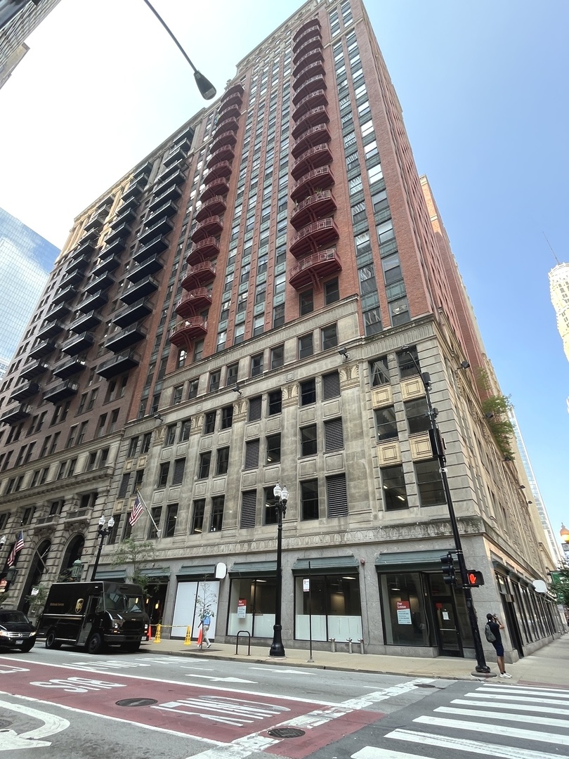 208 W Washington Street #702, Chicago, IL 60606