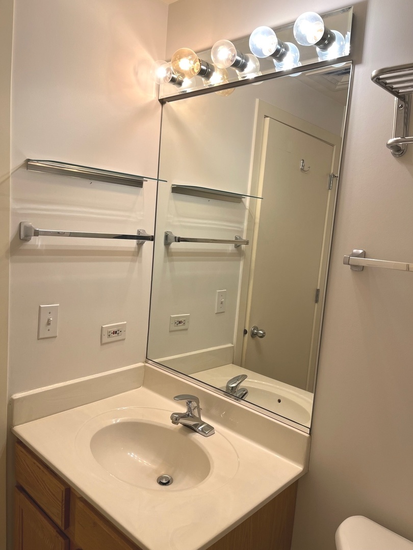 208 W Washington Street #702, Chicago, IL 60606