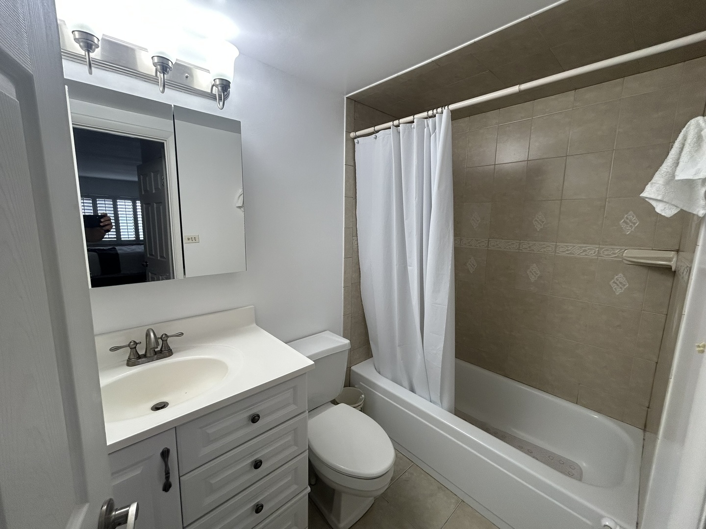 6340 Americana Drive #622, Willowbrook, IL 60527