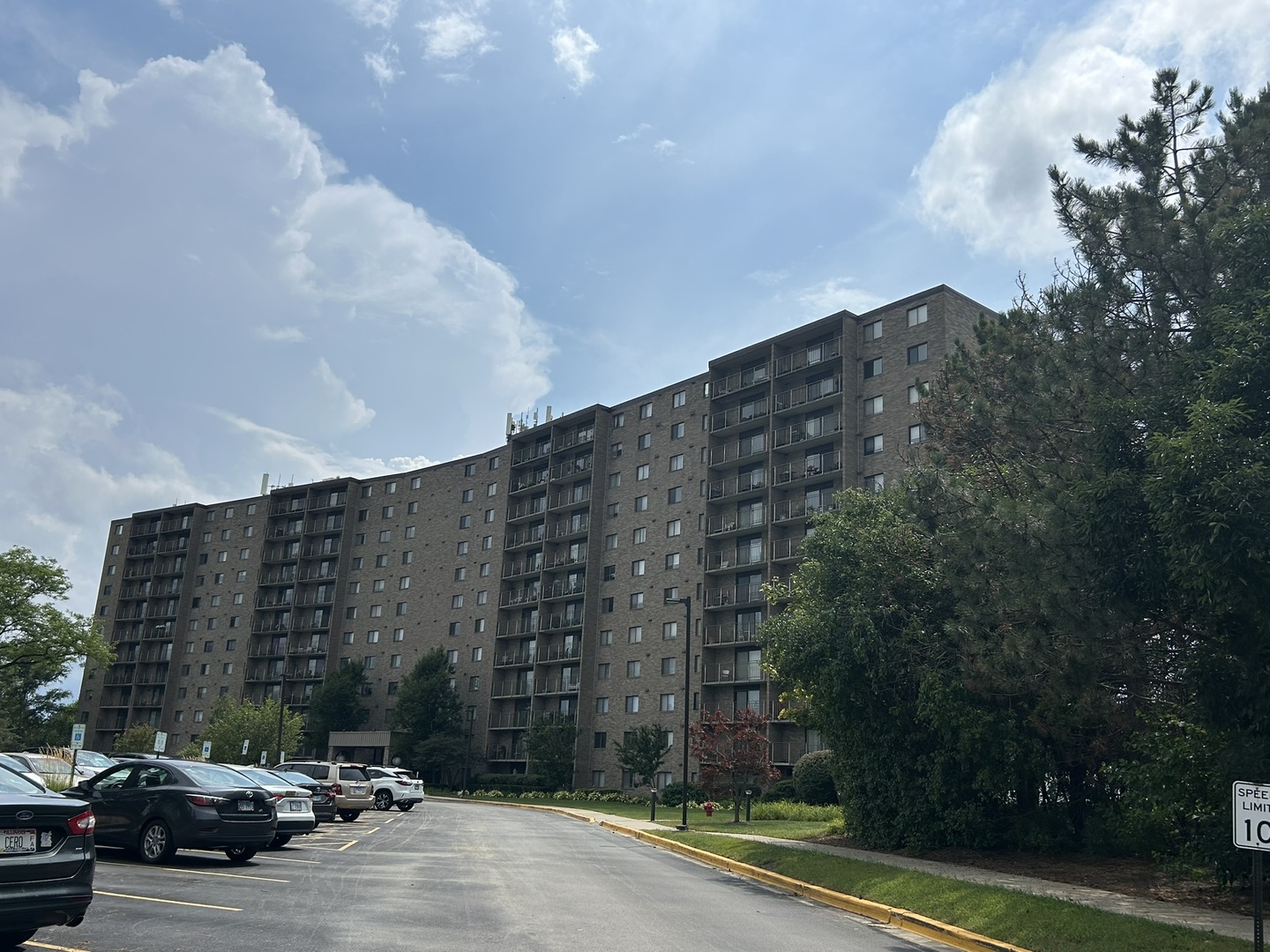 6340 Americana Drive #622, Willowbrook, IL 60527