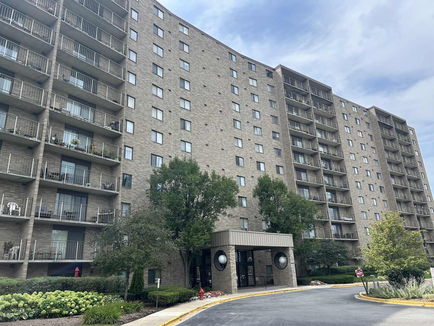 6340 Americana Drive #622, Willowbrook, IL 60527